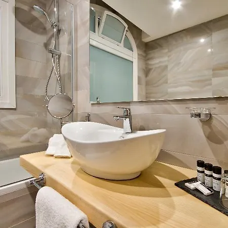 The British 3* La Valletta