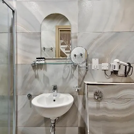 The British Hotel 3*